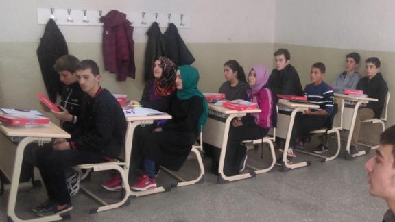 Fatih Projesi Kapsamında İlçemiz Anadolu İmam Hatip Lisesi Öğrencilerine Tablet Dağıttımı Yapıldı