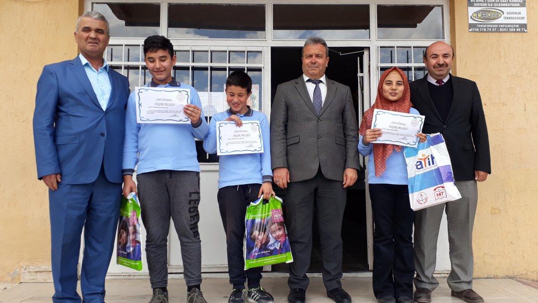 Kur'an-ı Kerim'i Güzel Okuma Yarışmasında Dereceye Giren Öğrencilerimize İlçemiz Akçeşme Ortaokulunda Ödül Töreni Yapıldı.